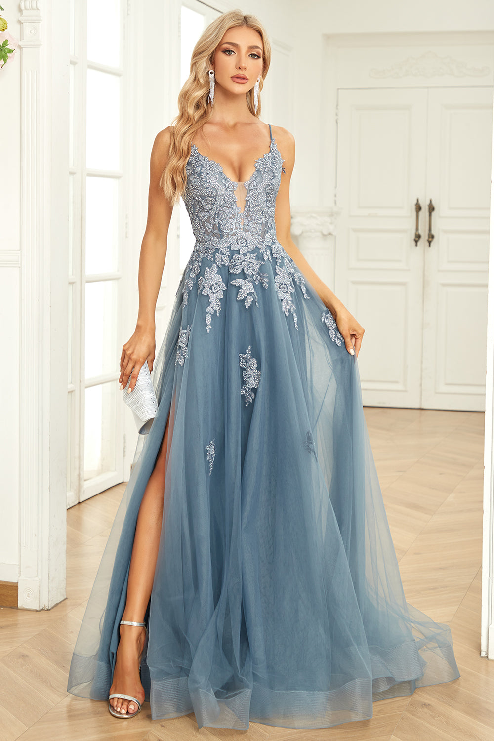 Pretty A-line Spaghetti Straps Long Tulle Dress With Appliques